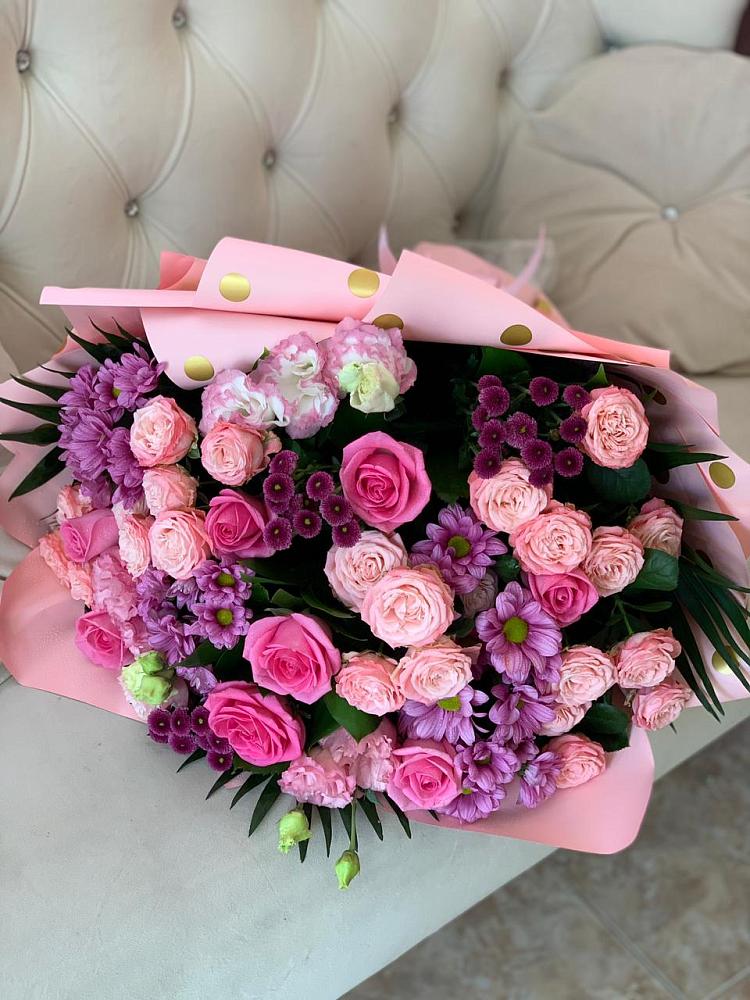 Букет цветов из: Хризантемы, Розы и Лизиантусы в Красноармейске Саратовской области