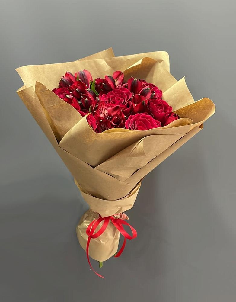 Букет цветов из: Альстромерии и Розы в Красноармейске Саратовской области