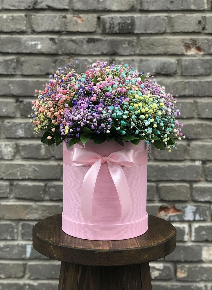 Цветочная композиция из Гипсофила и Розы в шляпной коробке в Красноармейске Саратовской области