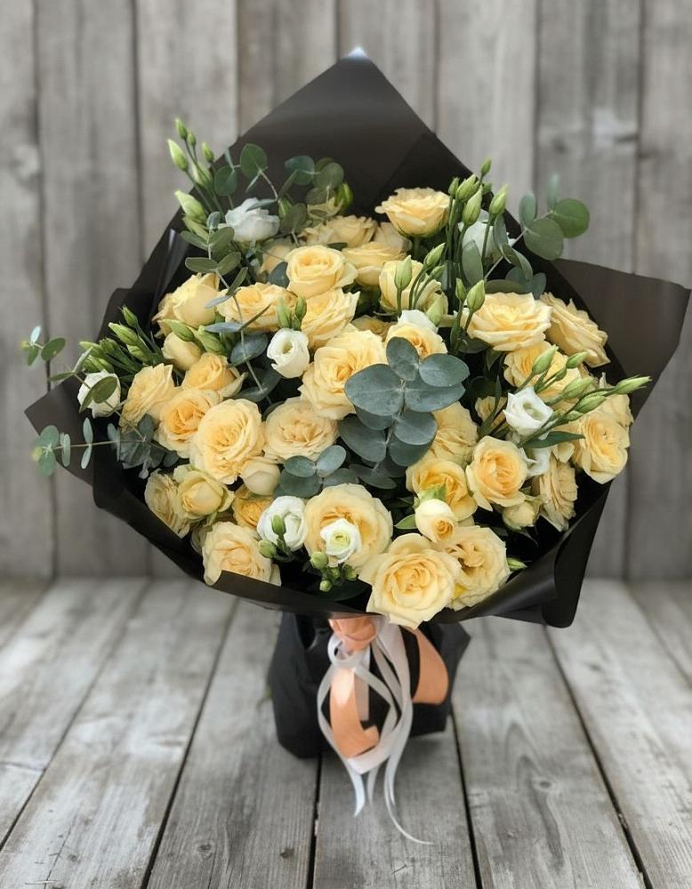 Букет цветов из: Розы и Лизиантусы в Красноармейске Саратовской области