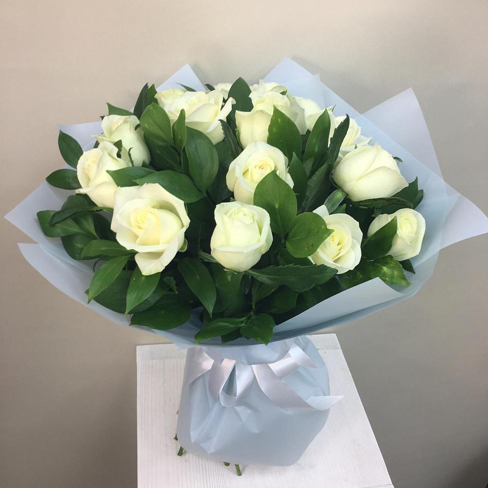 Букет 15 Белых роз Проуд в Красноармейске Саратовской области