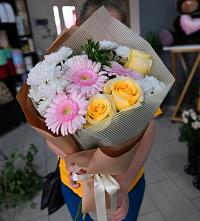 Букет цветов из:  Герберы, Розы и Хризантемы в Красноармейске Саратовской области