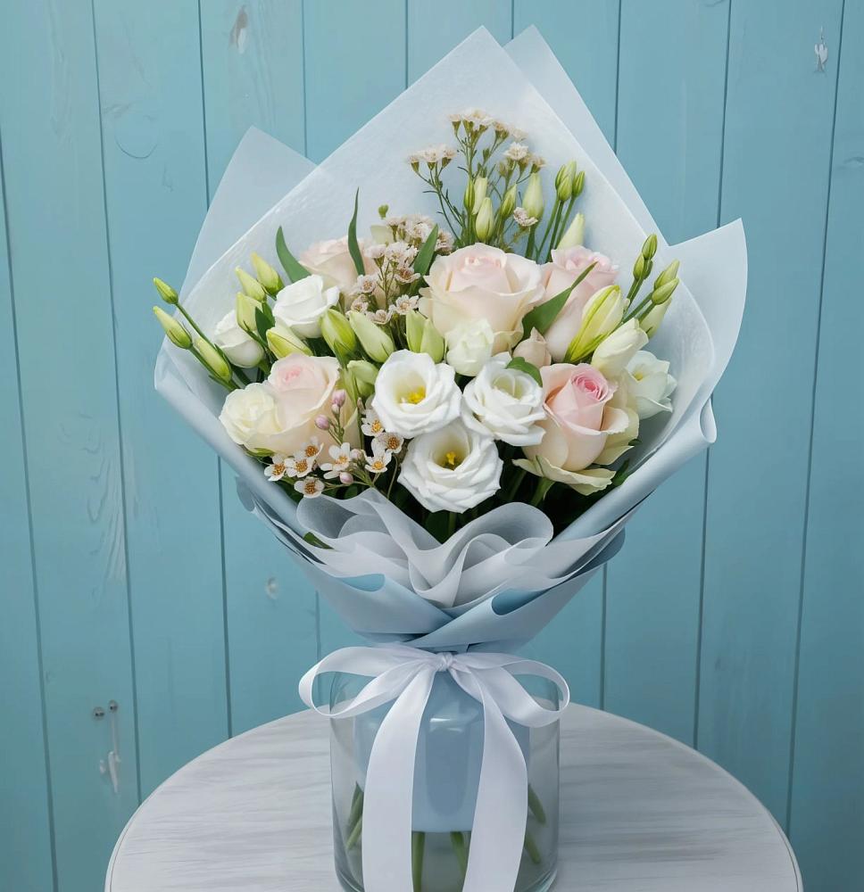 Букет цветов из: Розы и Лизиантусы в Красноармейске Саратовской области