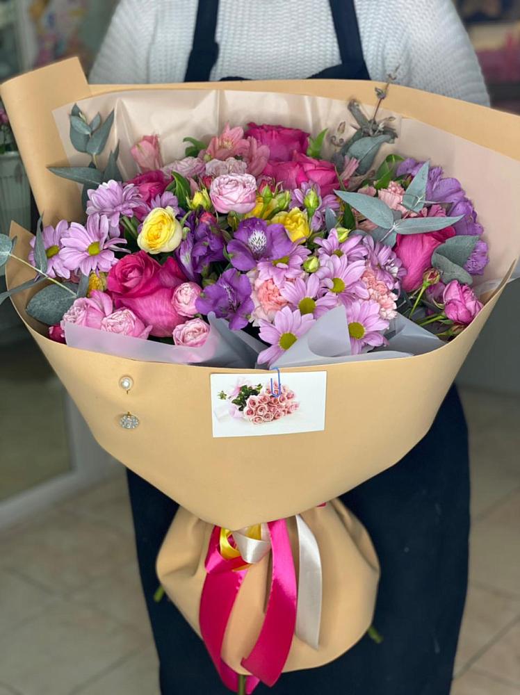 Букет цветов из: Хризантемы, Гвоздики и Альстромерии в Красноармейске Саратовской области