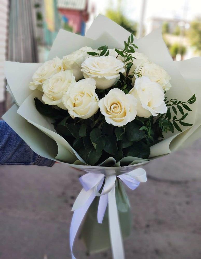 Букет Белые розы Проуд в Красноармейске Саратовской области