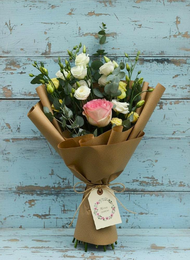 Букет цветов из: Розы и Лизиантусы в Красноармейске Саратовской области