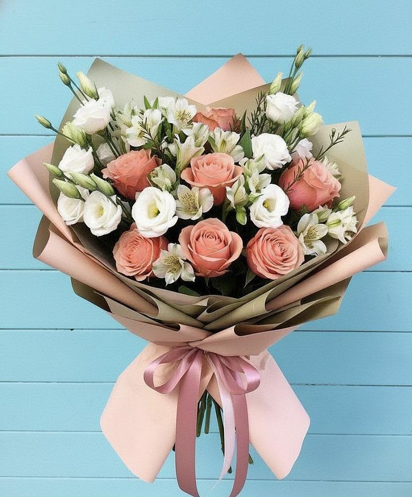 Букет цветов из: Розы, Альстромерии и Лизиантусы в Красноармейске Саратовской области