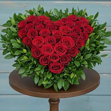 Цветочная композиция из Розы в виде сердца в Красноармейске Саратовской области