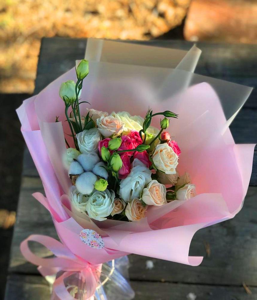 Букет цветов из: Розы и Лизиантусы в Красноармейске Саратовской области