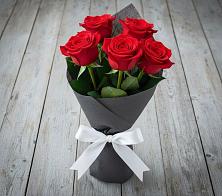 Букет 5 Красных роз Эдлесс Лав в Красноармейске Саратовской области