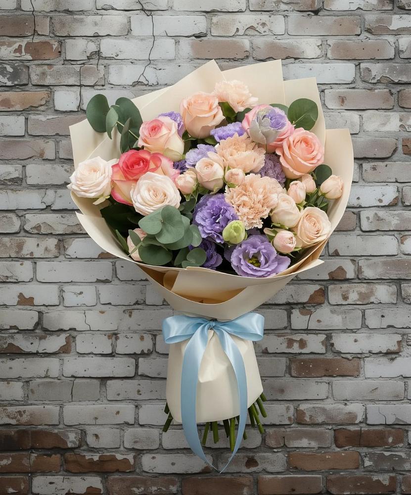 Букет цветов из: Розы, Лизиантусы и Гвоздики в Красноармейске Саратовской области