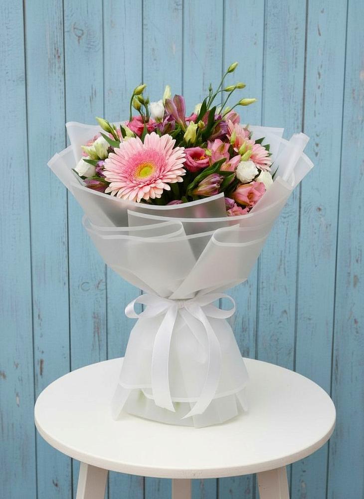 Букет цветов из: Герберы, Альстромерии и Лизиантусы в Красноармейске Саратовской области