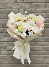 Букет цветов из:  Гвоздики, Розы, Лизиантусы и Хризантемы в Красноармейске Саратовской области