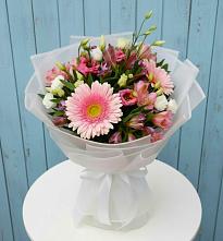 Букет цветов из:  Герберы, Альстромерии и Лизиантусы в Красноармейске Саратовской области