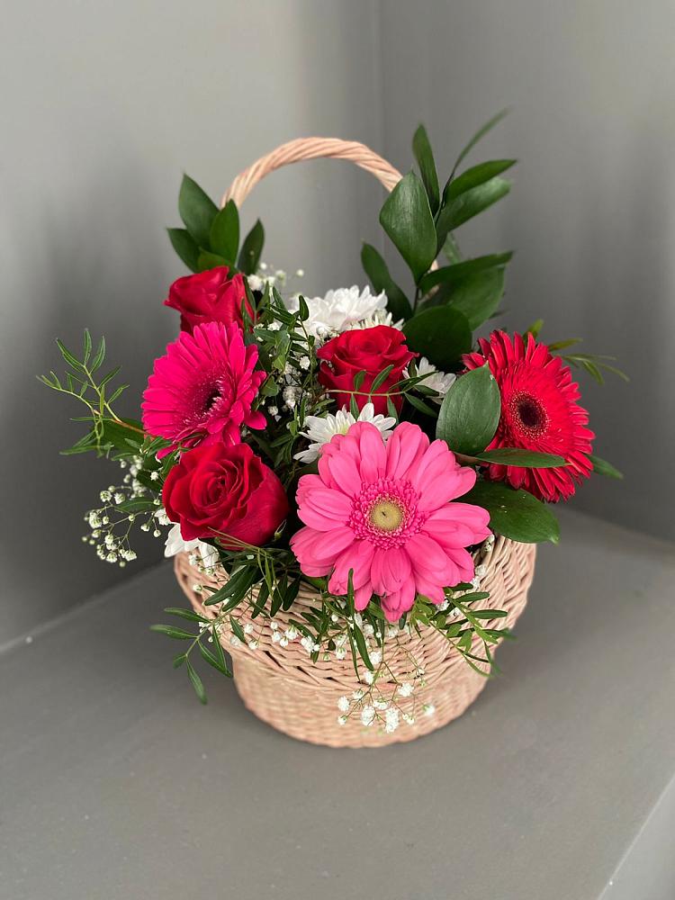 Цветочная композиция из Розы, Хризантемы и Герберы в корзине в Красноармейске Саратовской области