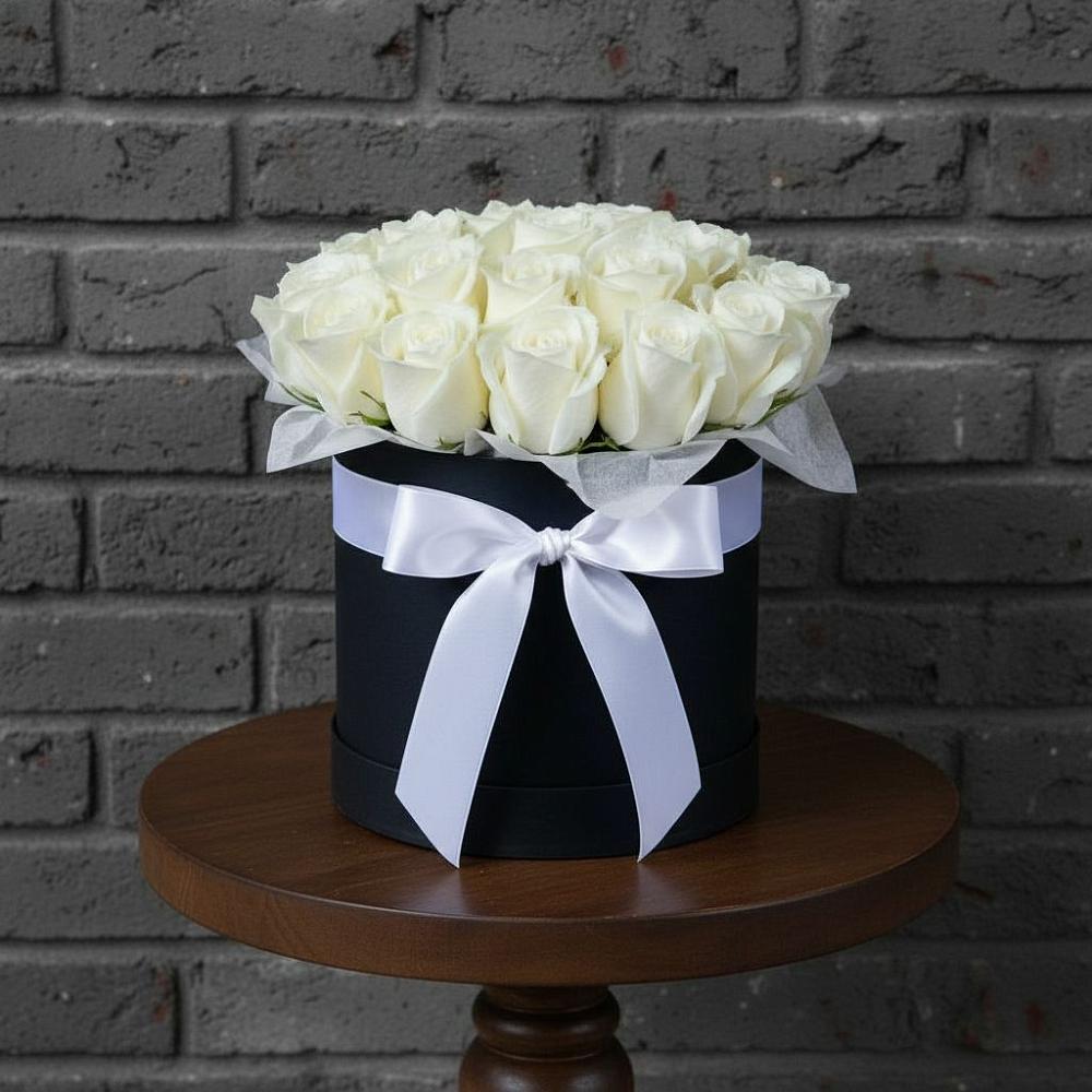 Цветочная композиция из Розы в шляпной коробке в Красноармейске Саратовской области