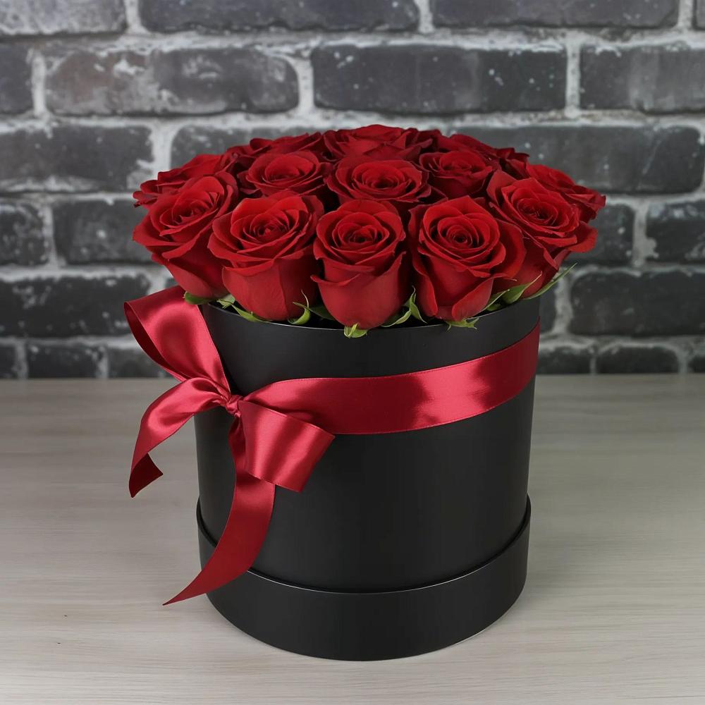 Цветочная композиция из Розы в шляпной коробке в Красноармейске Саратовской области