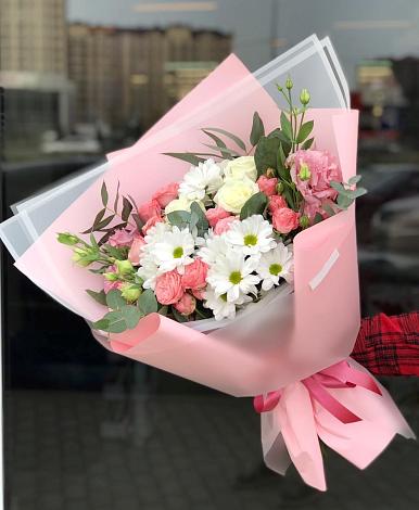 Букет цветов из: Розы, Лизиантусы и Хризантемы в Красноармейске Саратовской области