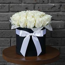 Цветочная композиция из Розы в шляпной коробке в Красноармейске Саратовской области